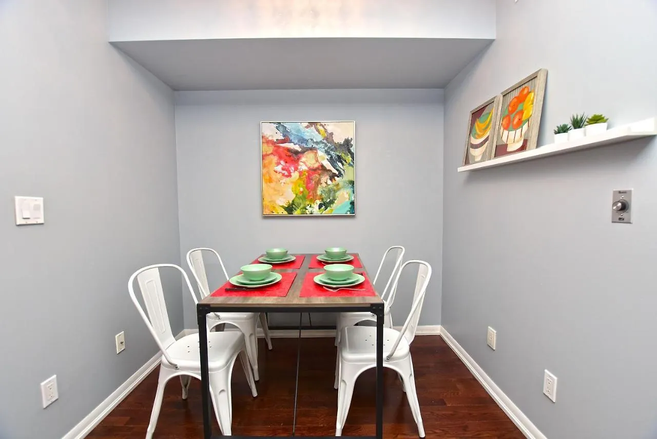Apartment Downtown Condo, Free Parking & Amenities Toronto