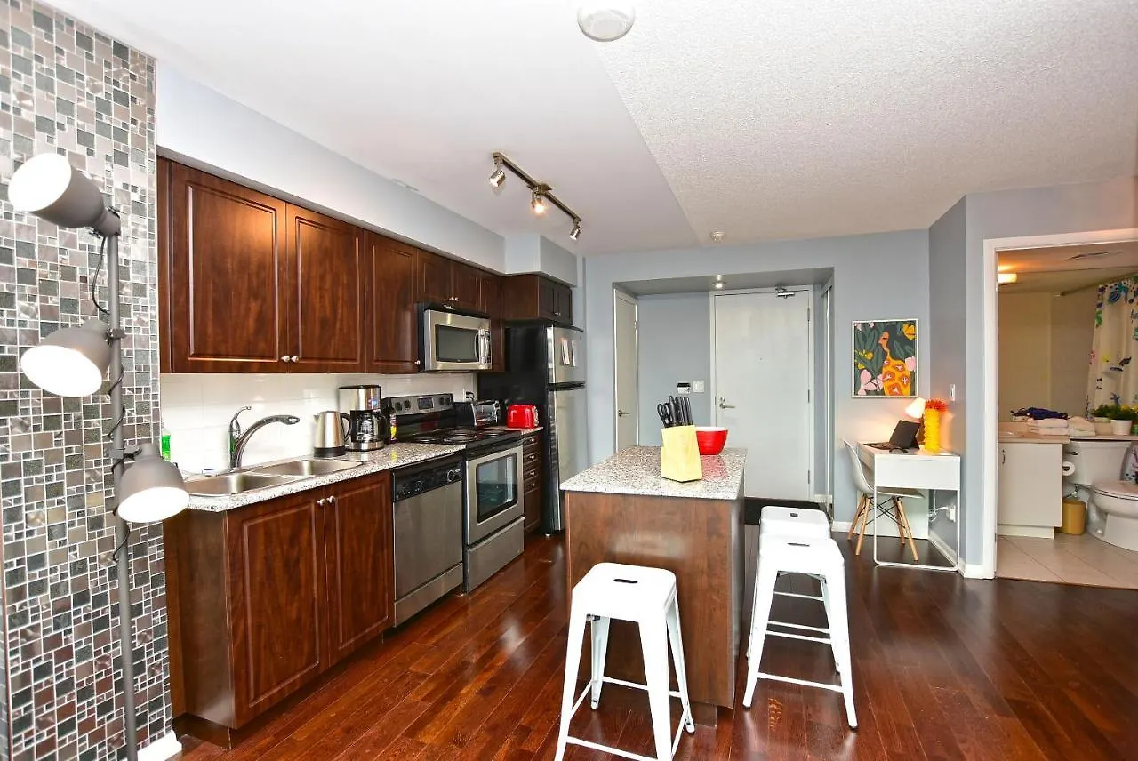 Apartment Downtown Condo, Free Parking & Amenities Toronto Canada